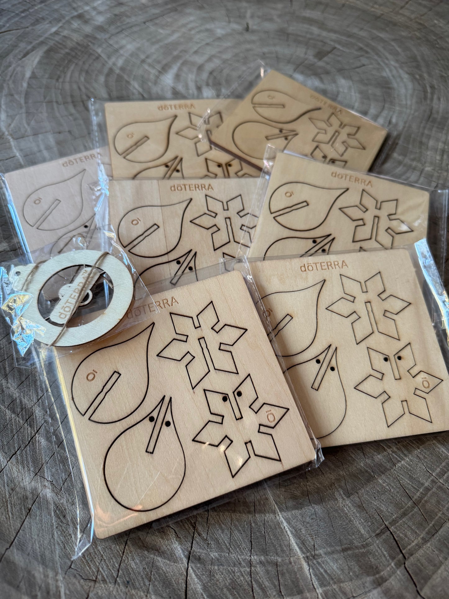 Christbaumschmuck Wooden Ornaments doTERRA